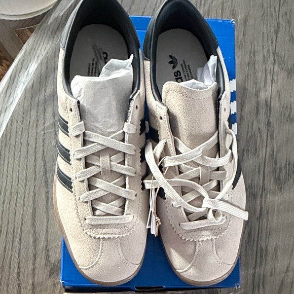 Adidas Men's Beige and Black Sneakers - Picture 2 of 5